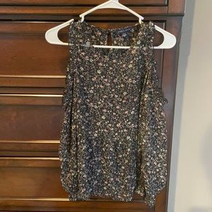 Floral American Eagle blouse. Size Small.